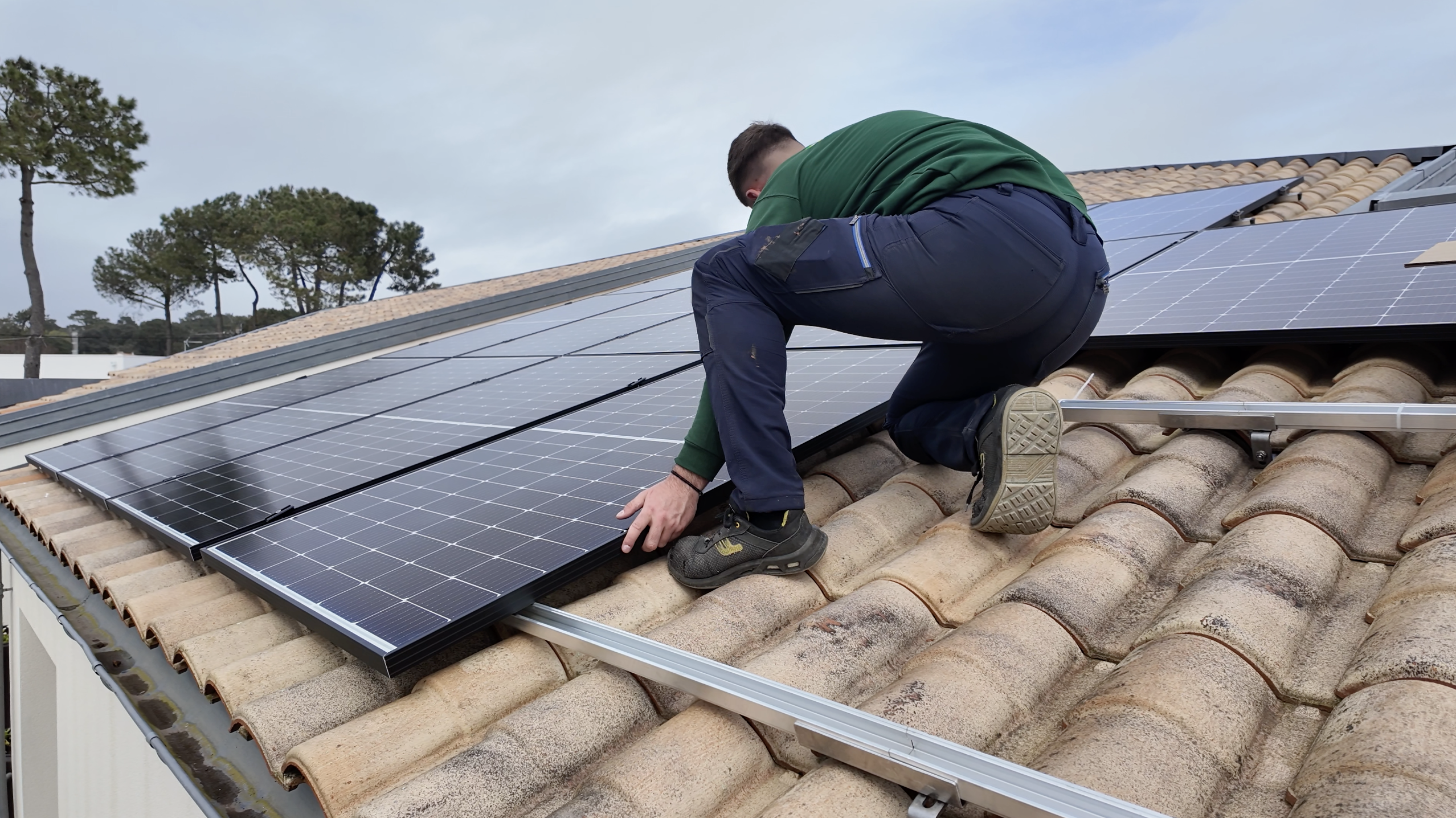 Panneaux photovoltaïques modernes - Technologie avancée